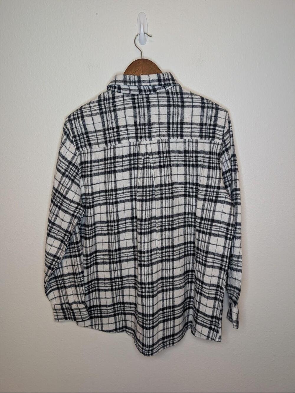 New Directions Womens Black White Plaid Flannel Long Sleeve Shirt Sz L NWT - Picture 4 of 8